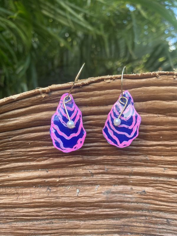 nikar (oyster) petite earrings (shipping included)