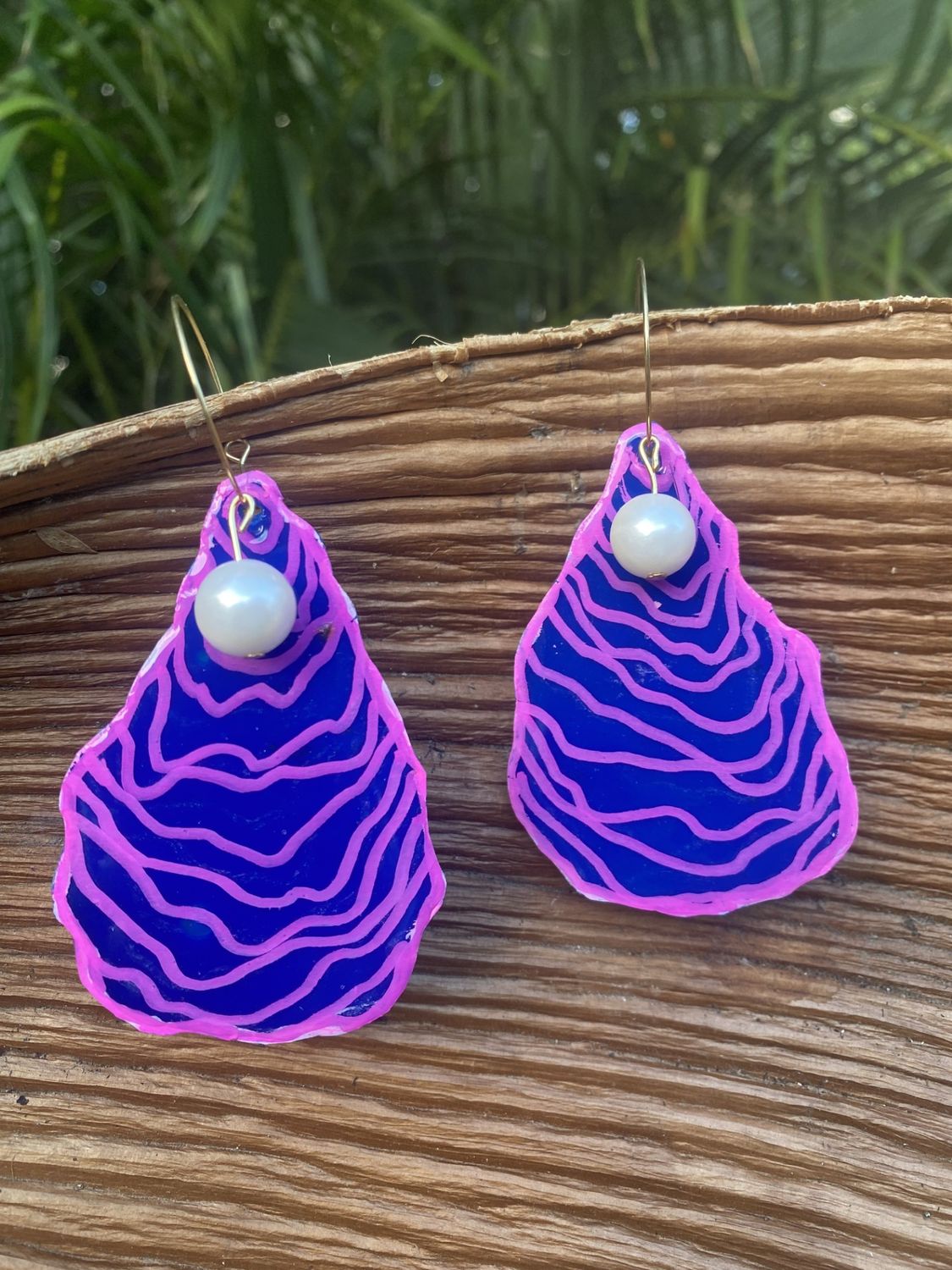 nikar (oyster) medium earrings (shipping included)