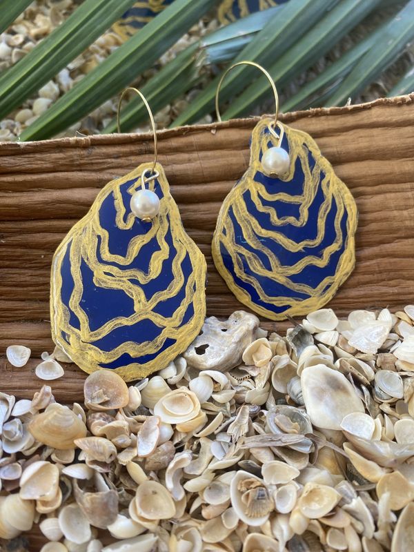 nikar (oyster) small gold earrings (shipping included)