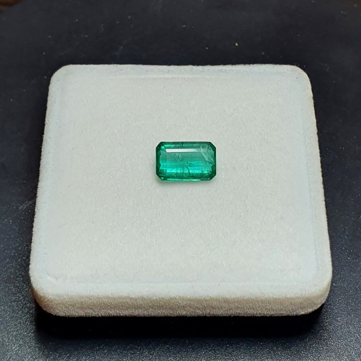 Emerald octagon cut 3.19 ct