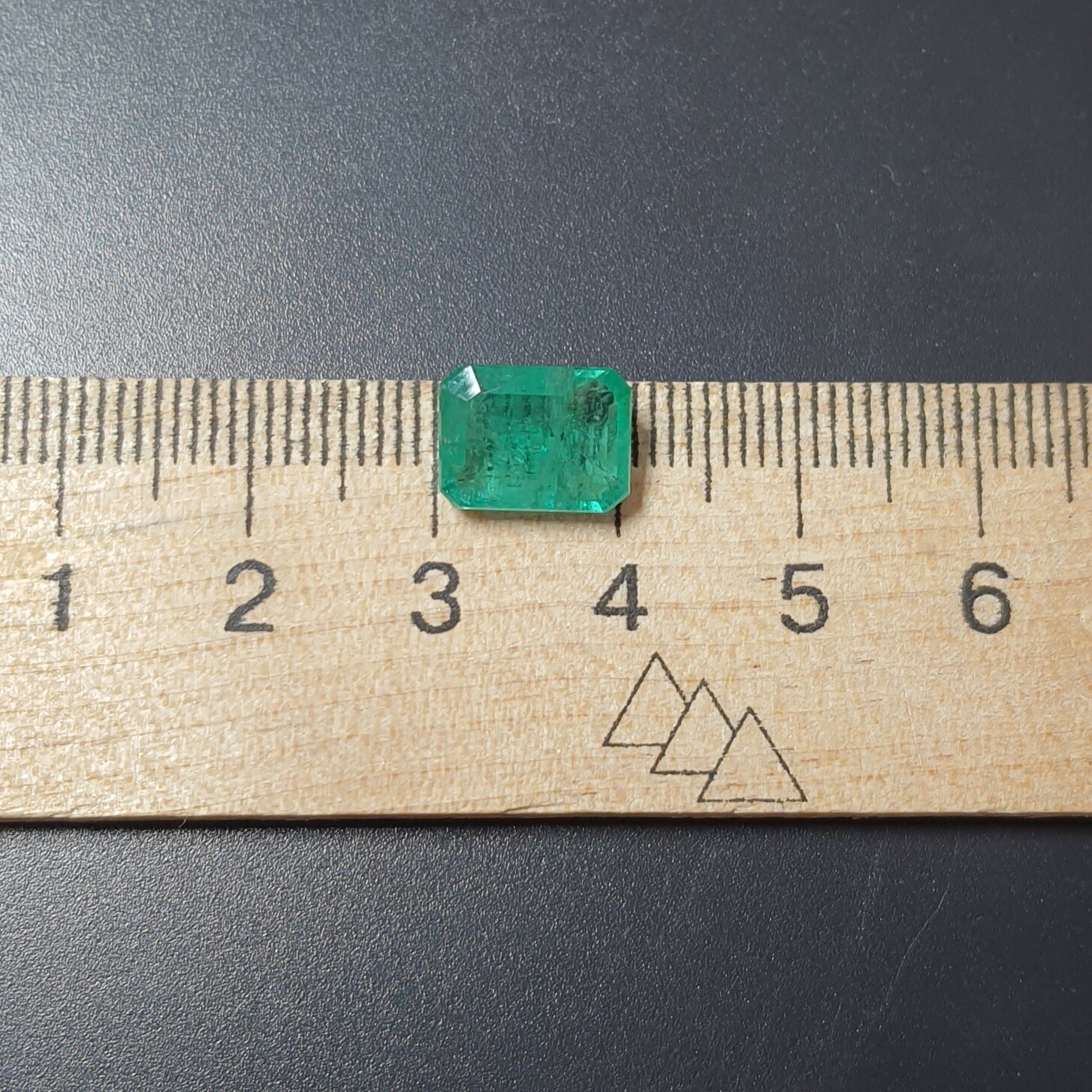 Emerald 3.35 ct
