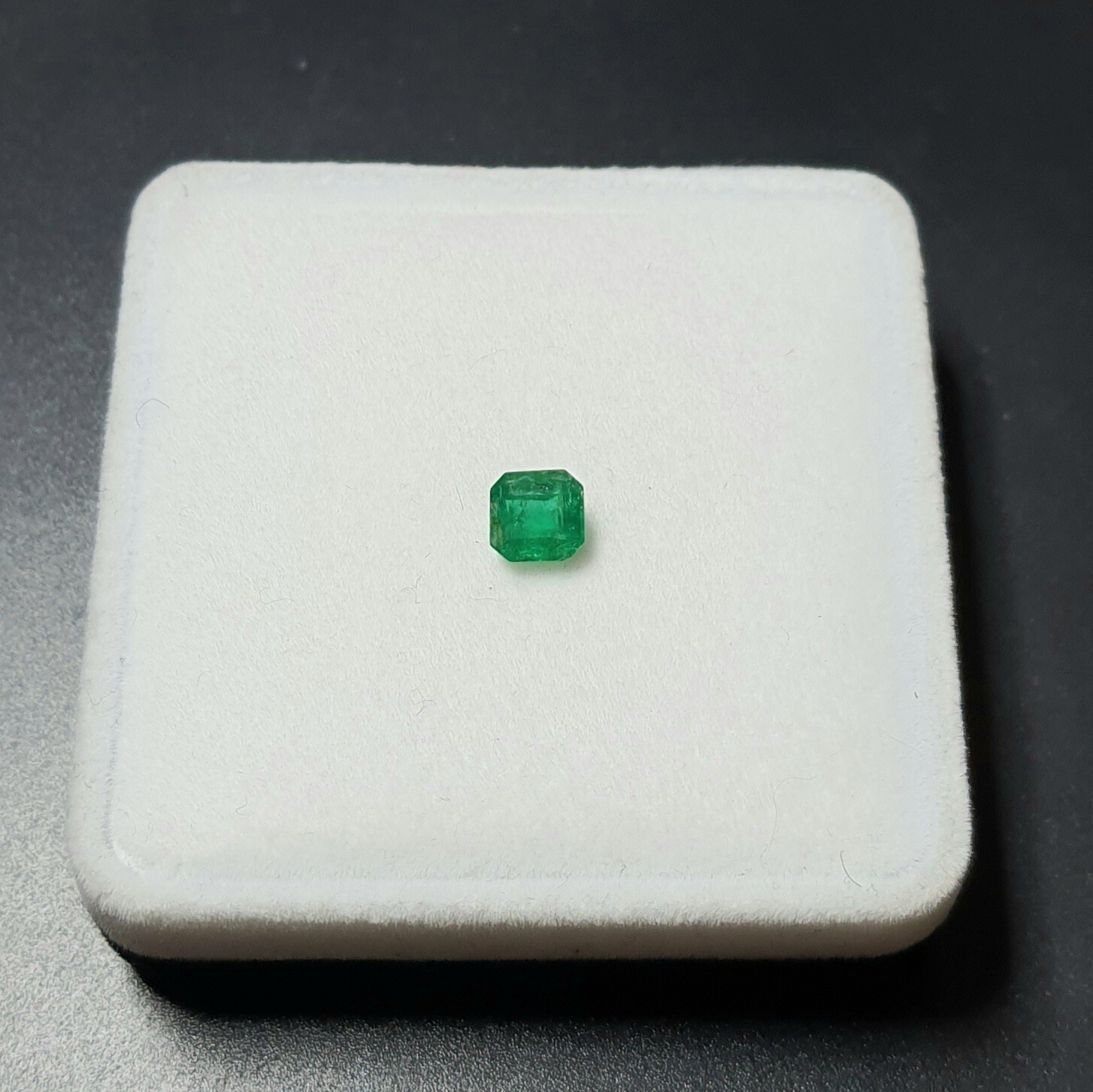 Sq.Emerald 0.70 ct