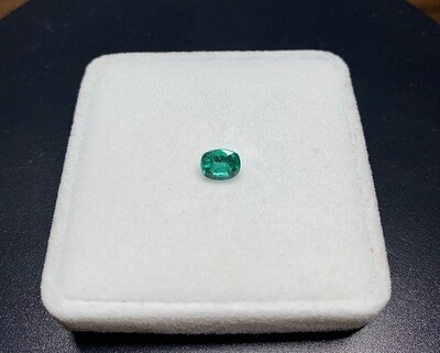 Emerald Cushion cut 0.88 ct