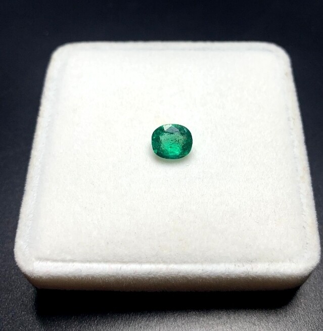 Emerald Cushion cut 1.22 ct