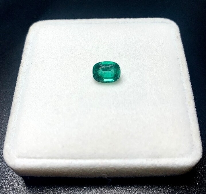 Emerald Cushion cut 1.40 ct