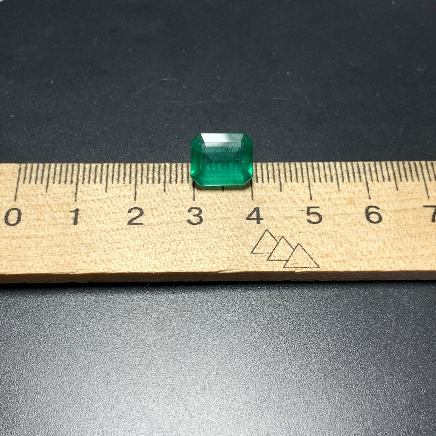Emerald octagon cut 4.30 ct