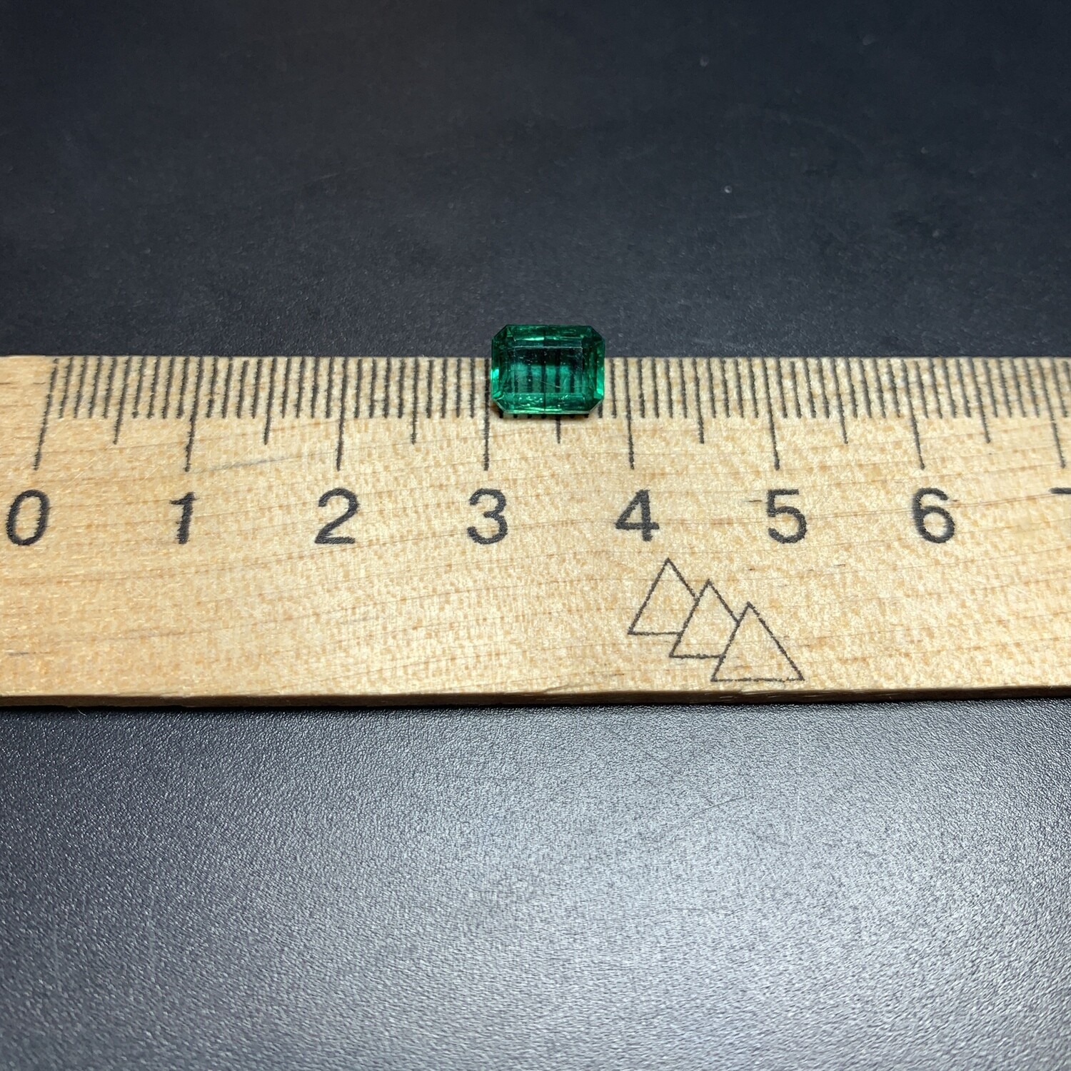 Emerald octagon cut 1.57 ct