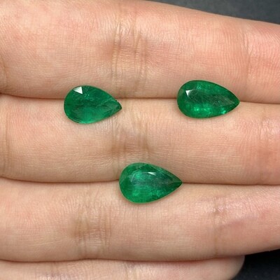 Emeralds Pear cut set 1.54 ct and 1.86 ct and 2.36 ct