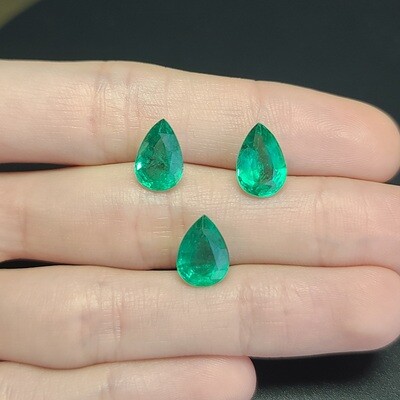 Emeralds Pear cut set 2.36 ct and 2.65 ct and 2.65 ct
