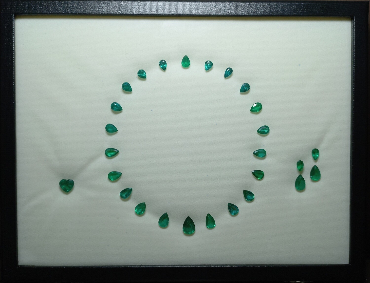 Emeralds Pear cut lot 53.85 ct