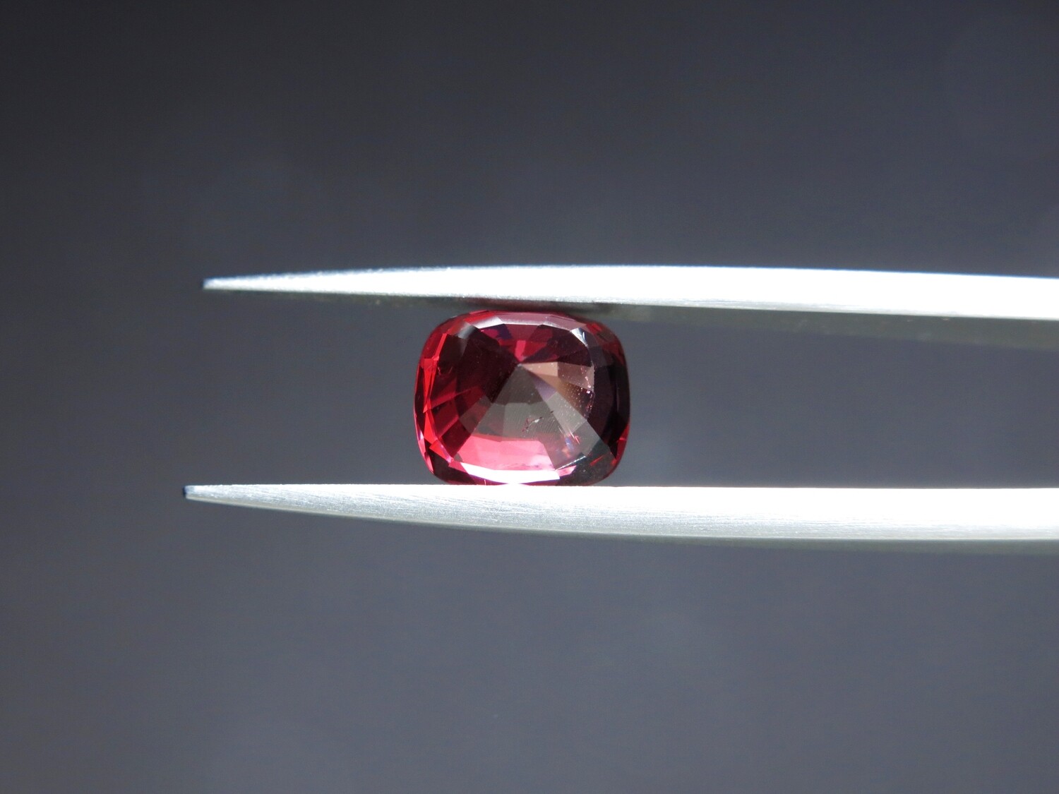 Spinel Cushion cut 3.98 ct