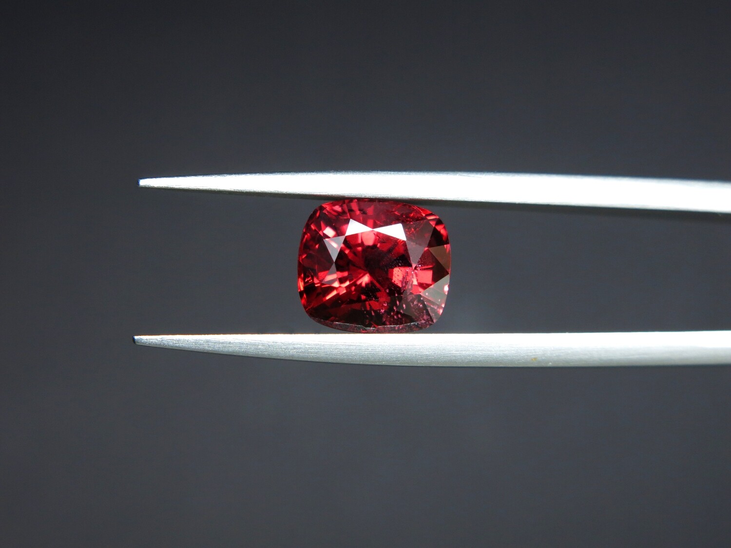 Spinel Cushion cut 3.98 ct
