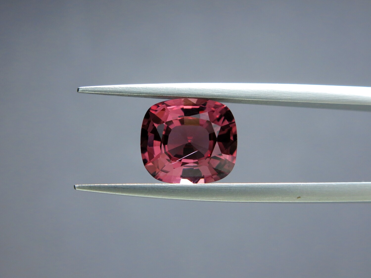 Spinel Cushion cut 3.90 ct