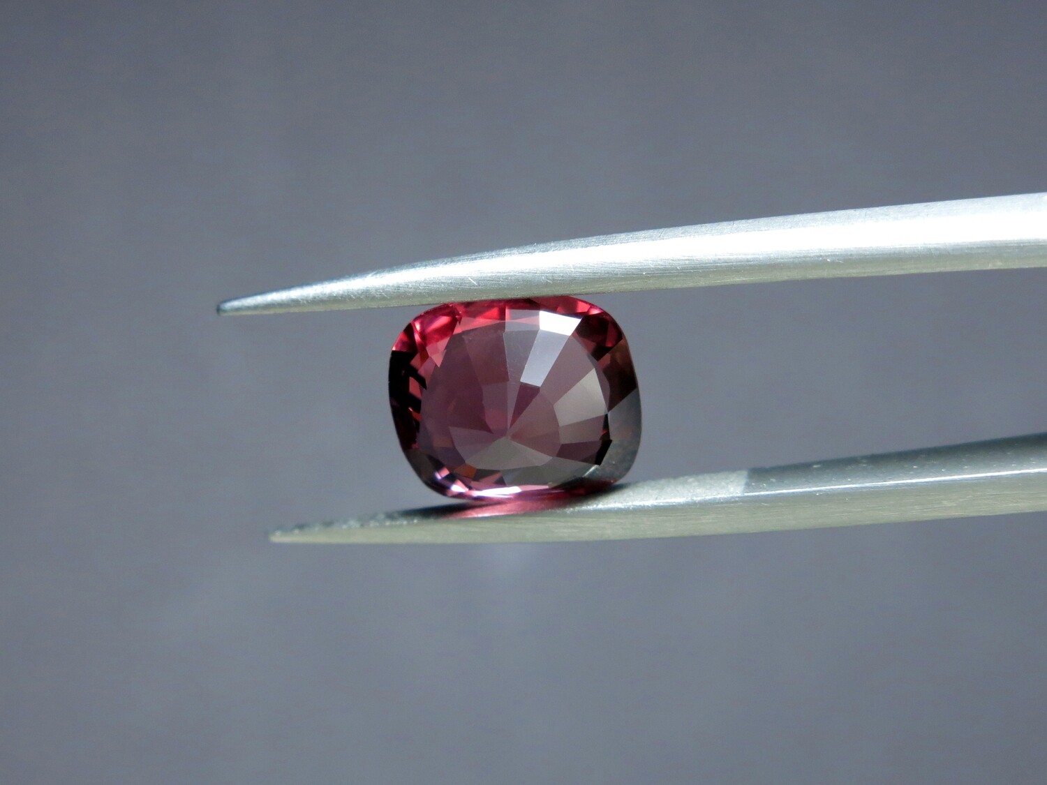 Spinel Cushion cut 3.90 ct