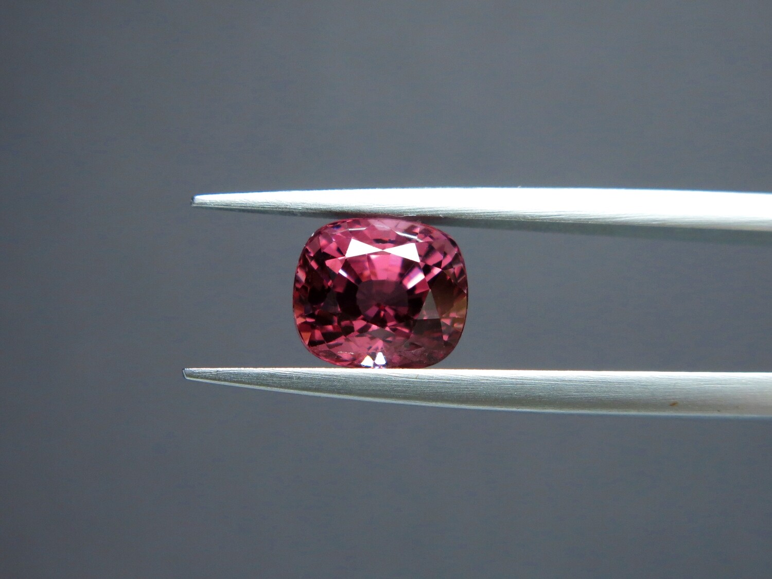 Spinel Cushion cut 3.42 ct