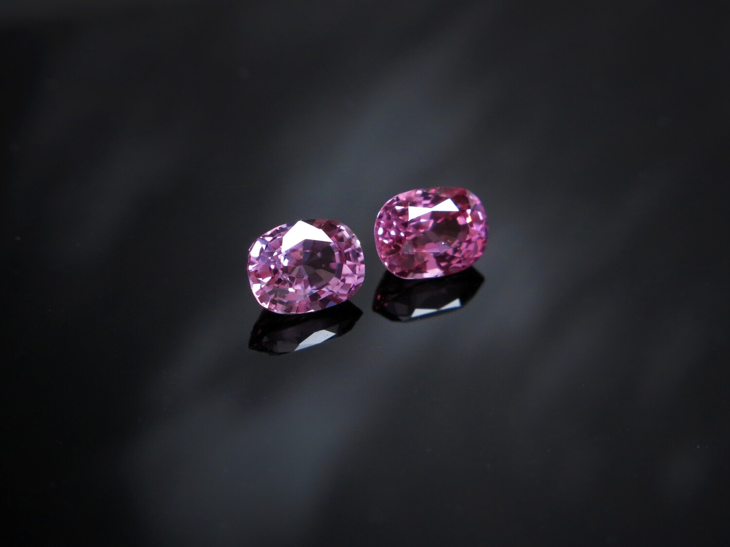 Spinel Cushion cut pair 0.94 ct and 0.96 ct