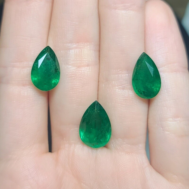 3.49 ct and 3.75 ct and 5.85 ct Emeralds Pear cut set