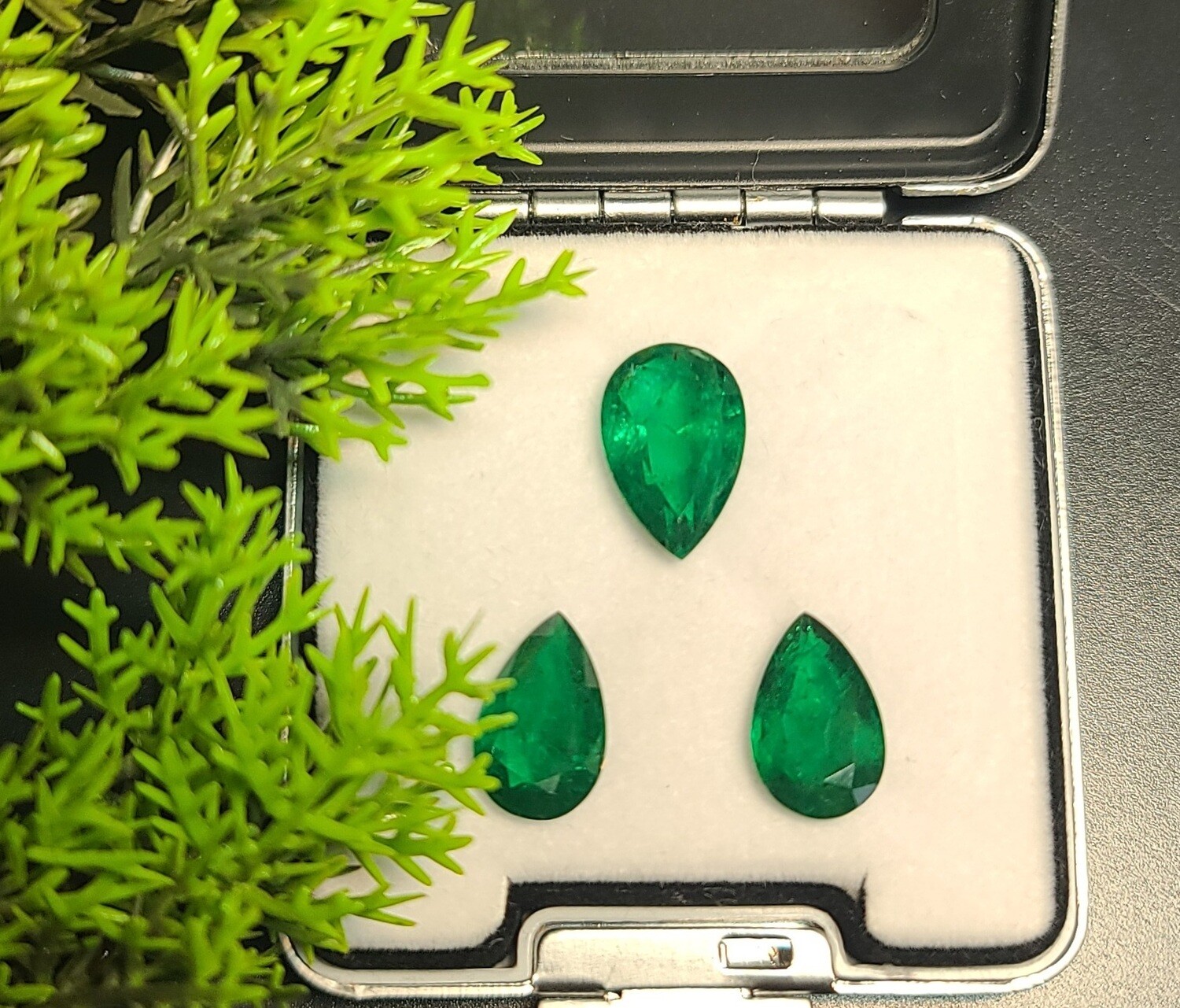 3.49 ct and 3.75 ct and 5.85 ct Emeralds Pear cut set