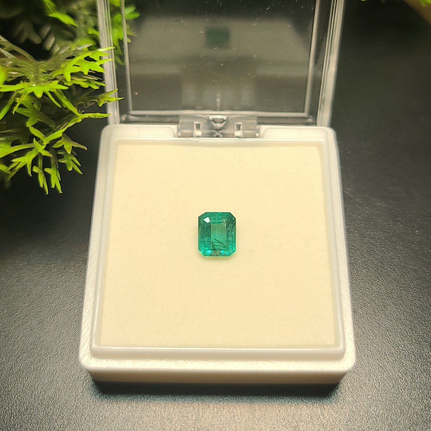 Emerald octagon cut 1.76 ct