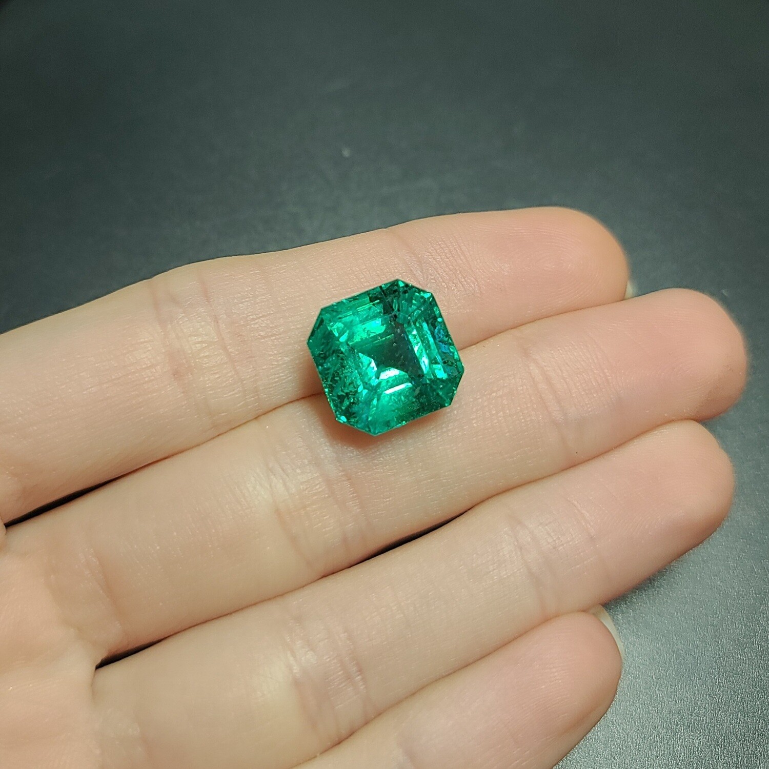 Sq.Emerald cut 10.66 ct