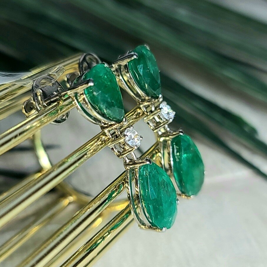 Emerald earrings pear cut 11.10 ct