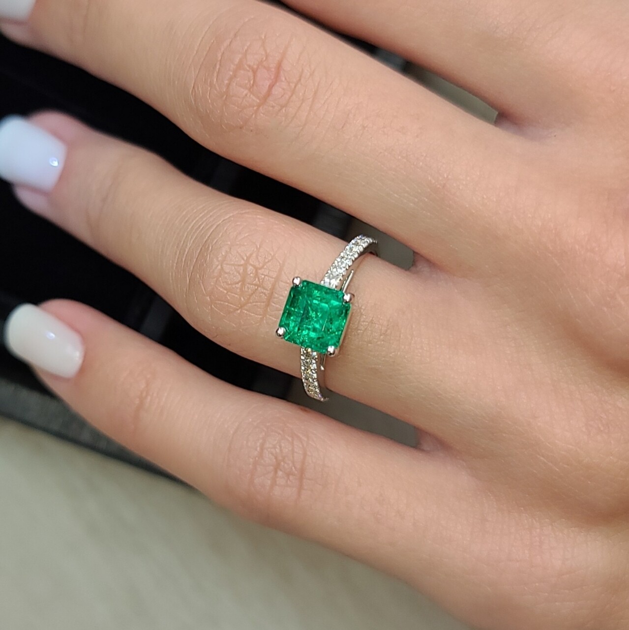 Emerald ring Sq.Emerald cut 1.57 ct
