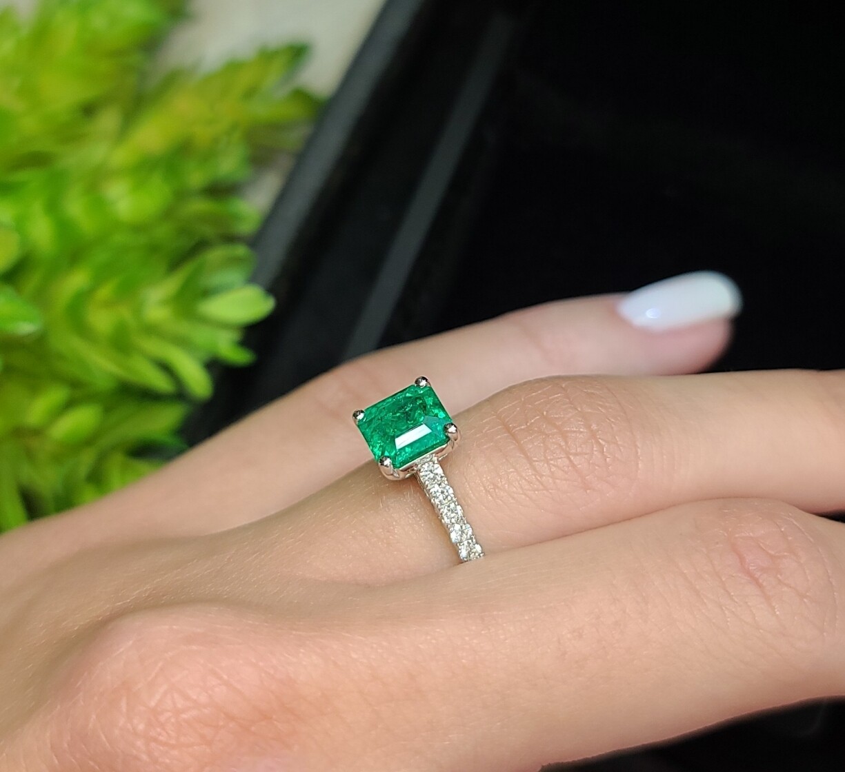Emerald ring Sq.Emerald cut 1.57 ct