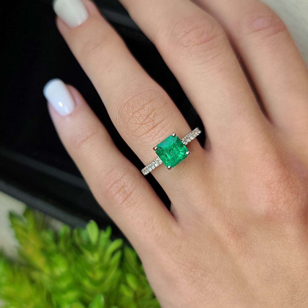 Emerald ring Sq.Emerald cut 1.57 ct