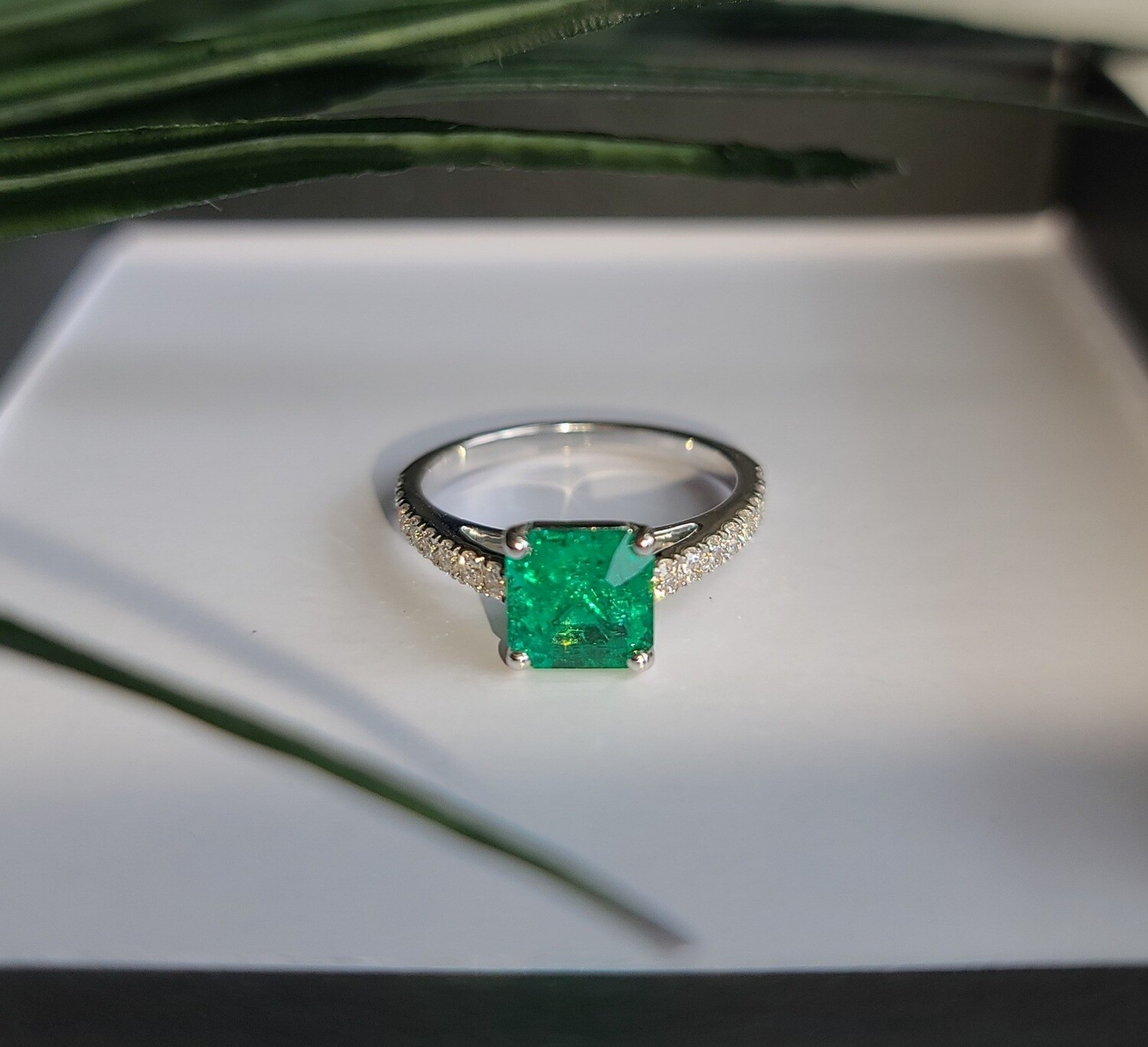 Emerald ring Sq.Emerald cut 1.57 ct