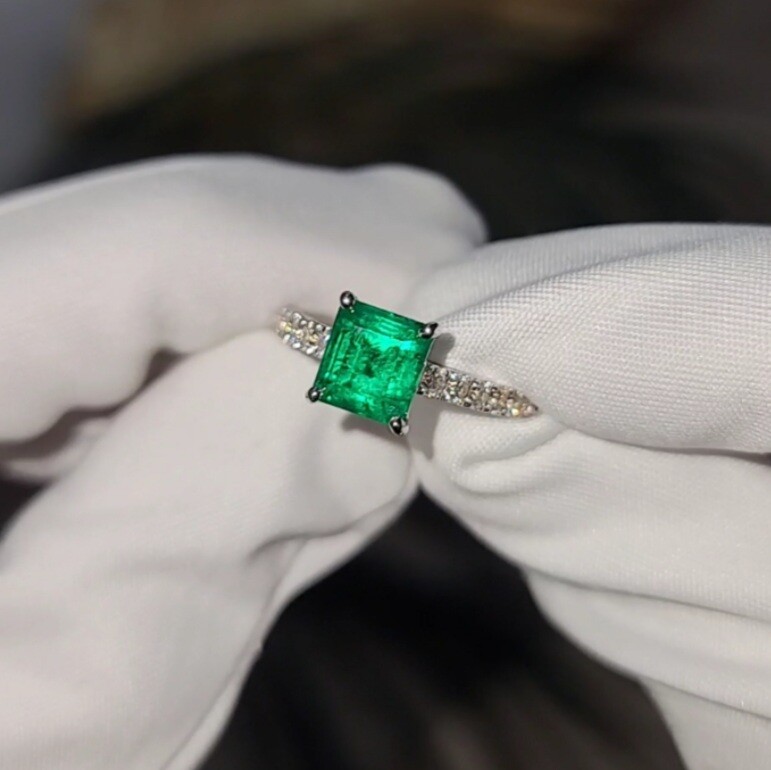 Emerald ring Sq.Emerald cut 2.14 ct