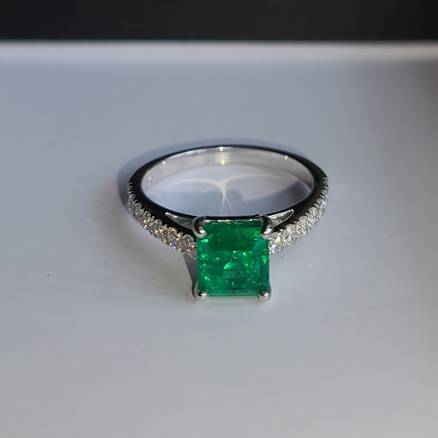 Emerald ring Sq.Emerald cut 2.14 ct