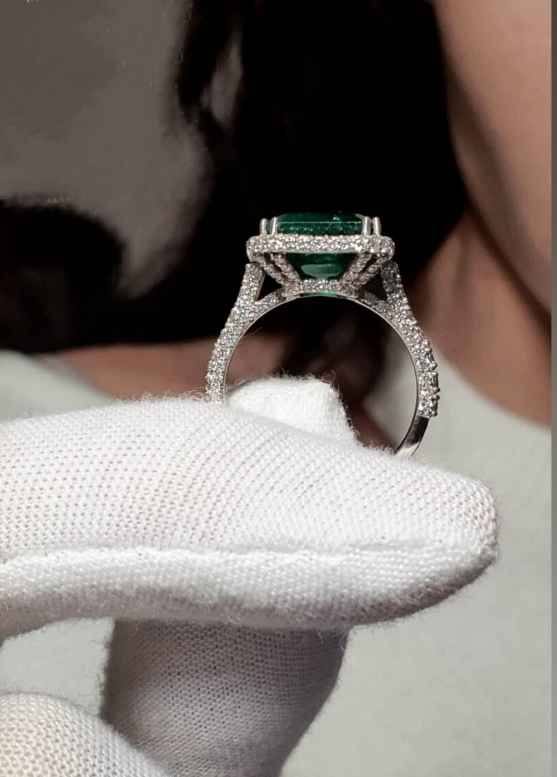 Emerald ring Octagon cut 5.94 ct