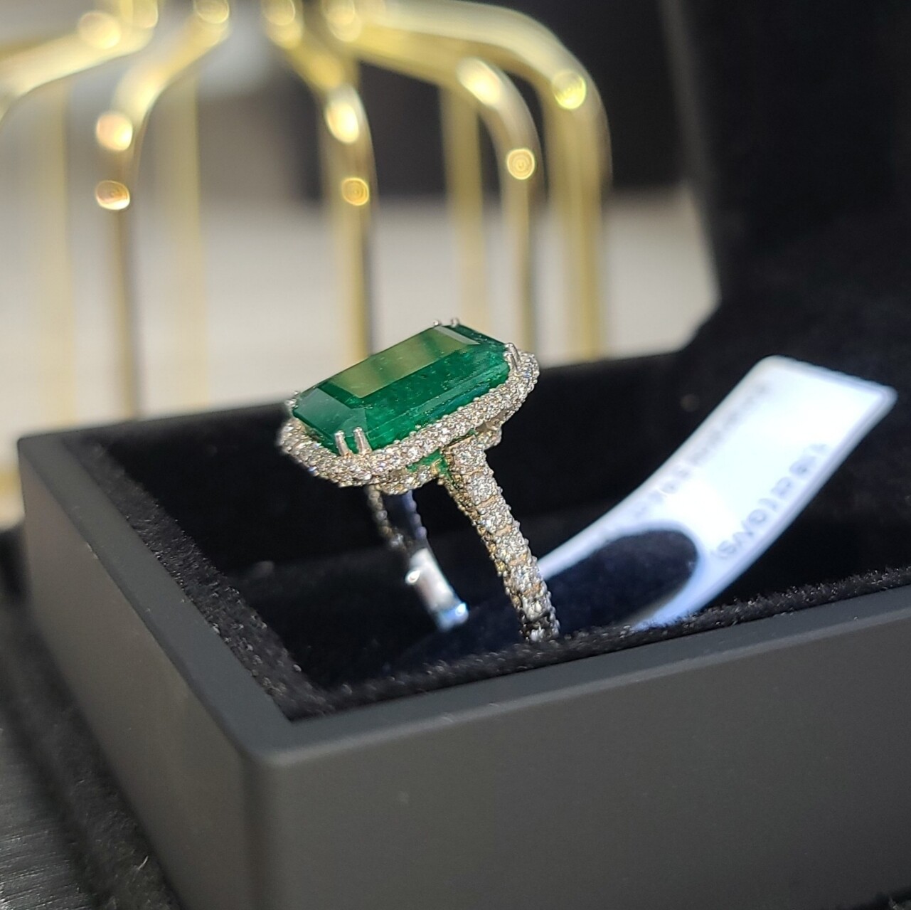 Emerald ring Octagon cut 5.94 ct