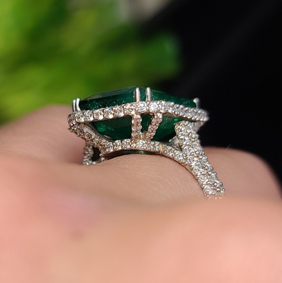 Emerald ring Octagon cut 5.94 ct