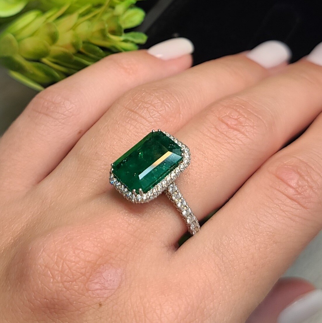 Emerald ring Octagon cut 5.94 ct