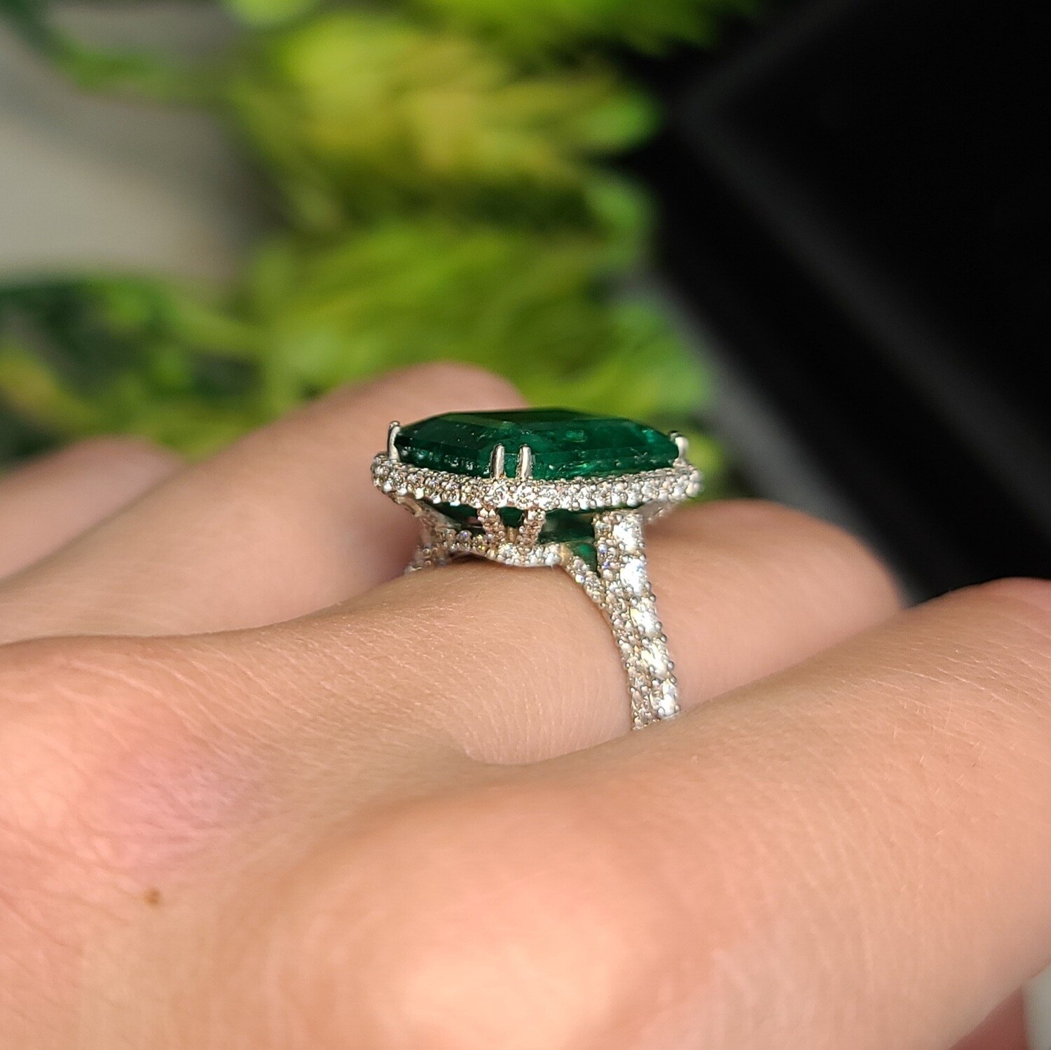 Emerald ring Octagon cut 5.94 ct