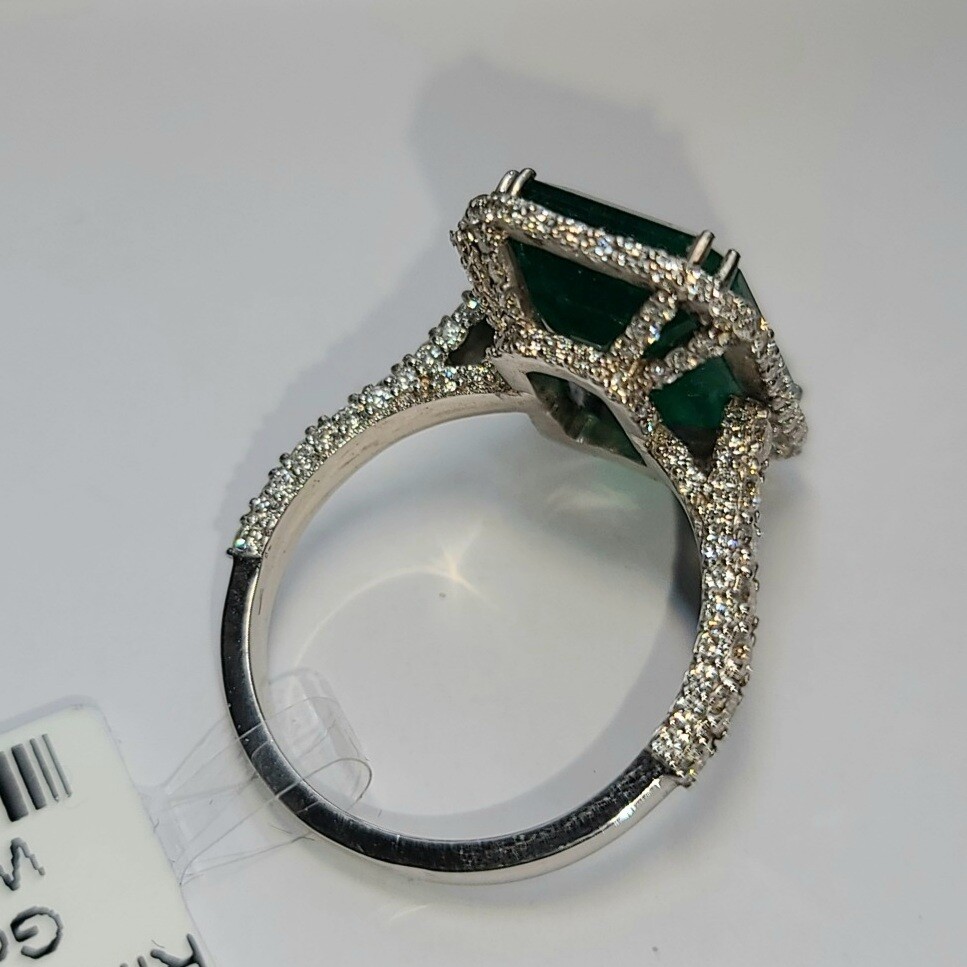 Emerald ring Octagon cut 5.94 ct