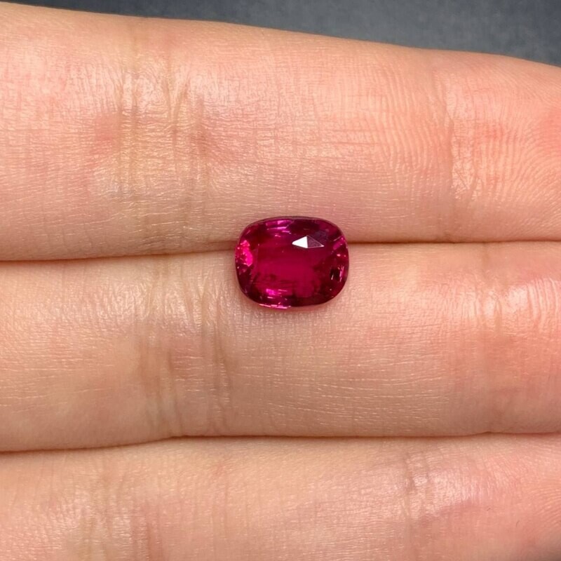 Ruby Emerald cut 2.50 ct