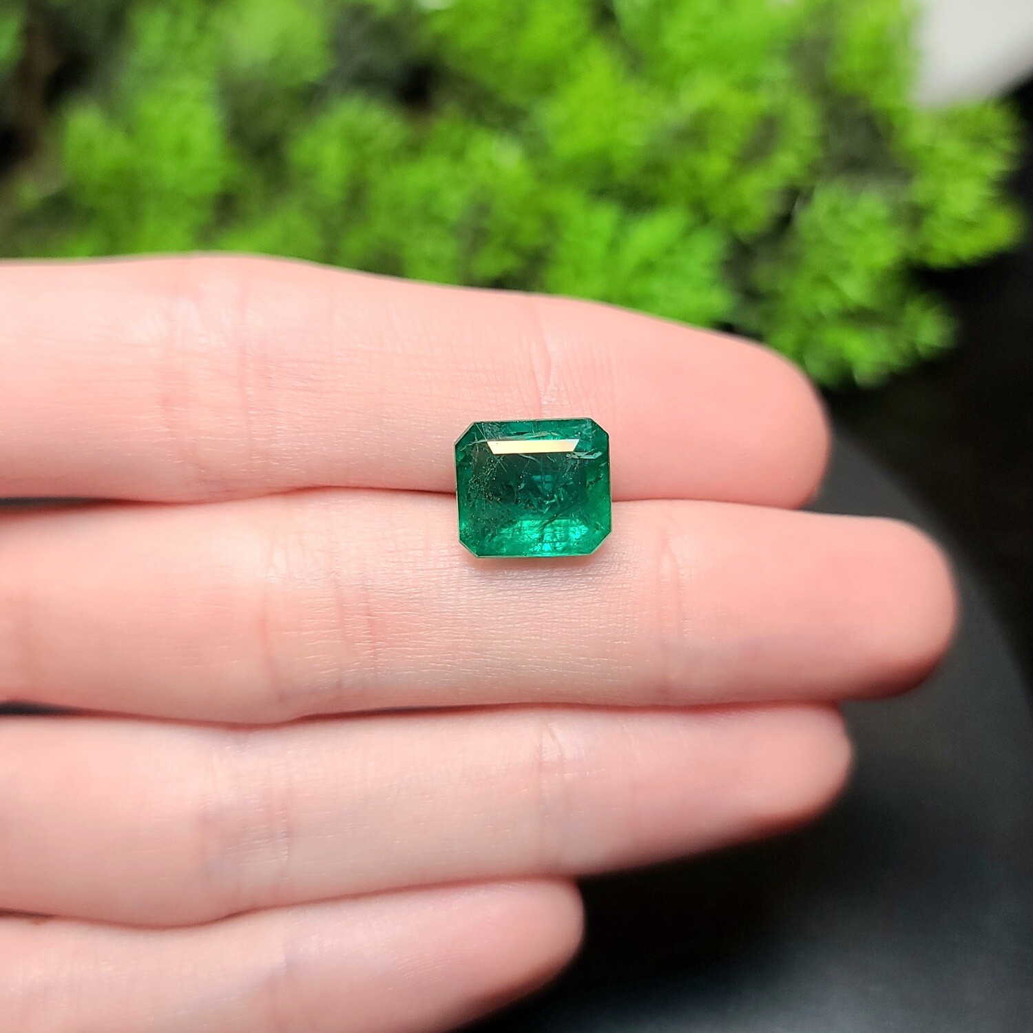 Emerald octagon cut 5.28 ct