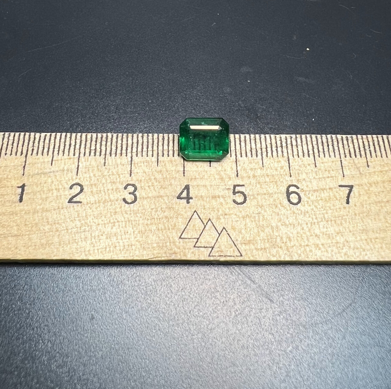 Emerald octagon cut 2.75 ct