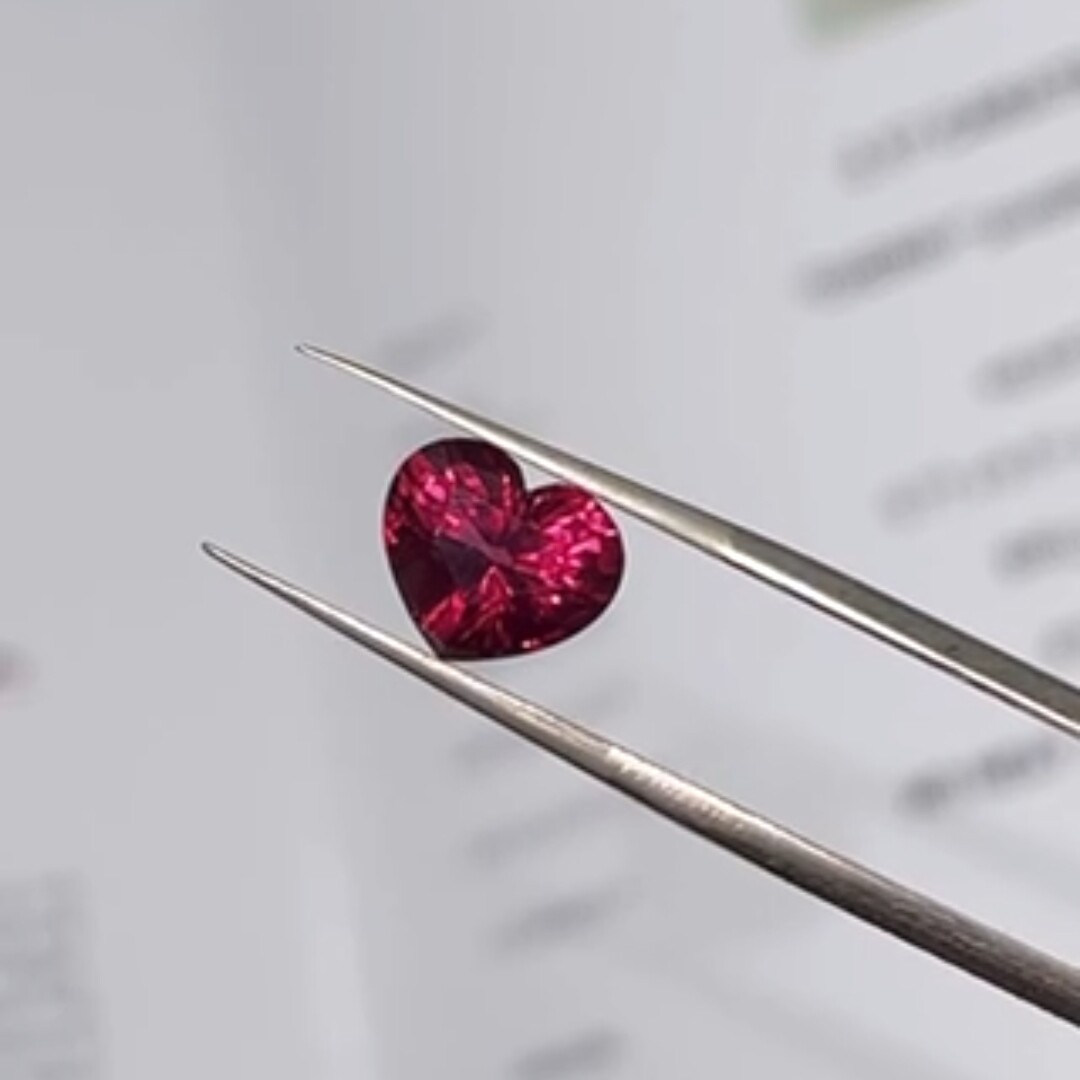 Spinel Heart cut 3.17 ct