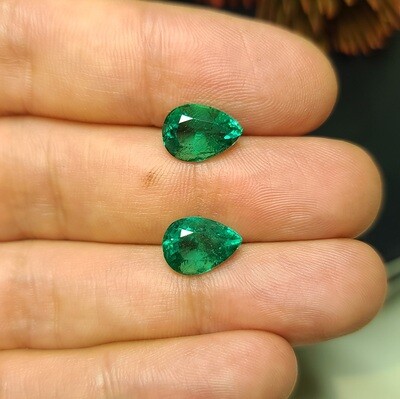 3.25 ct and 3.13 ct Emerald pear cut set