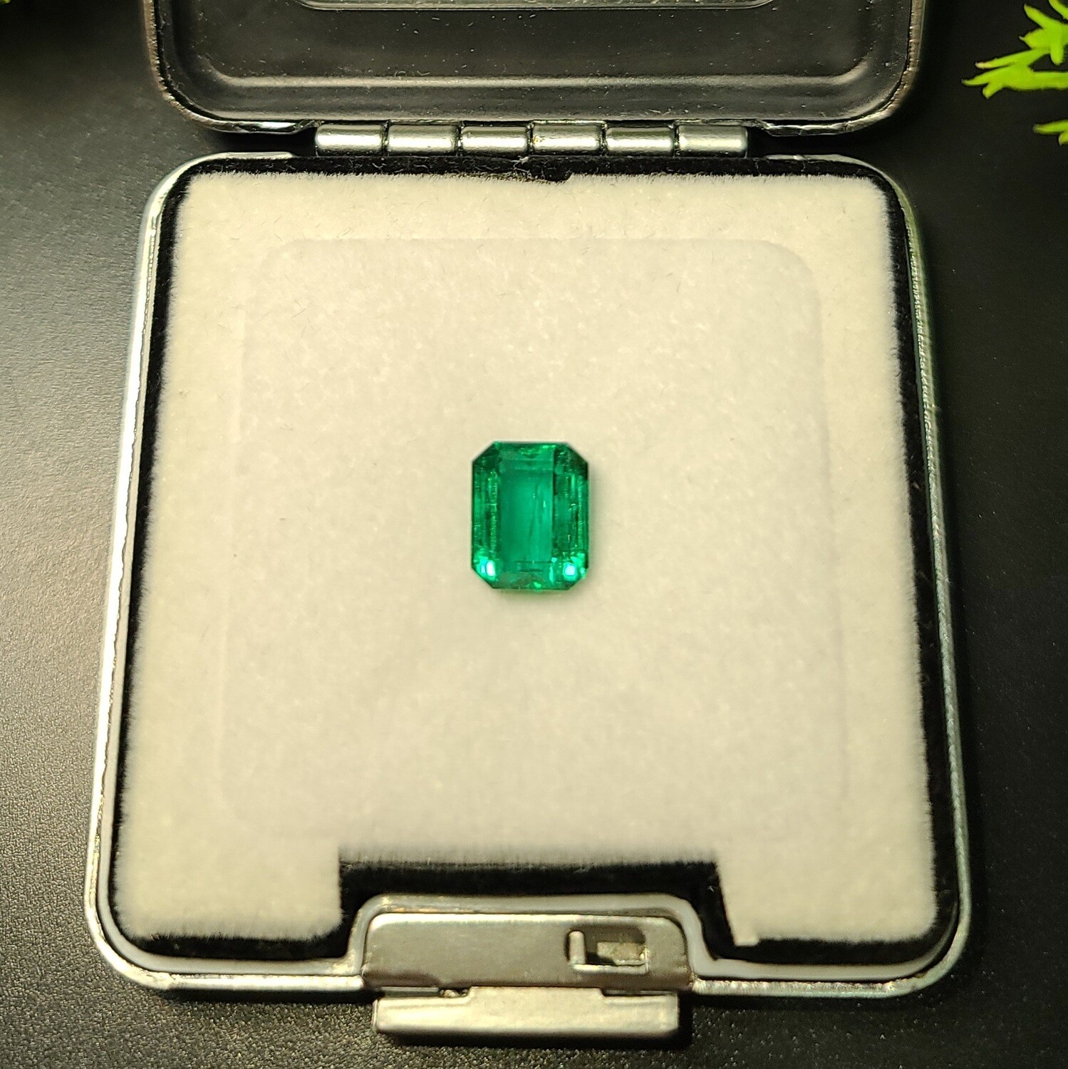 Emerald octagon cut 3.20 ct