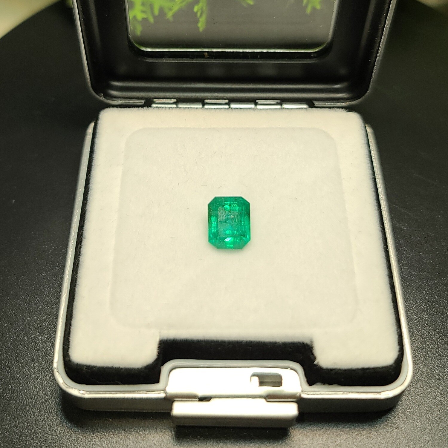Emerald octagon cut 2.95 ct