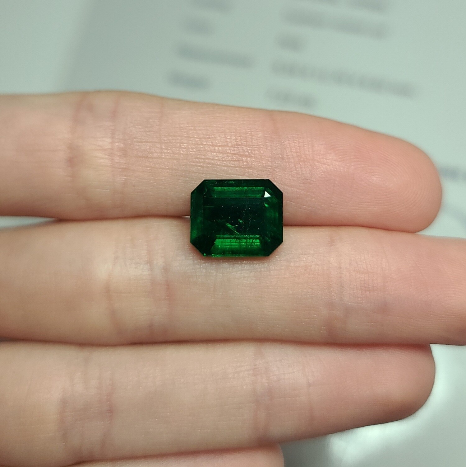 Emerald octagon cut 5.06 ct