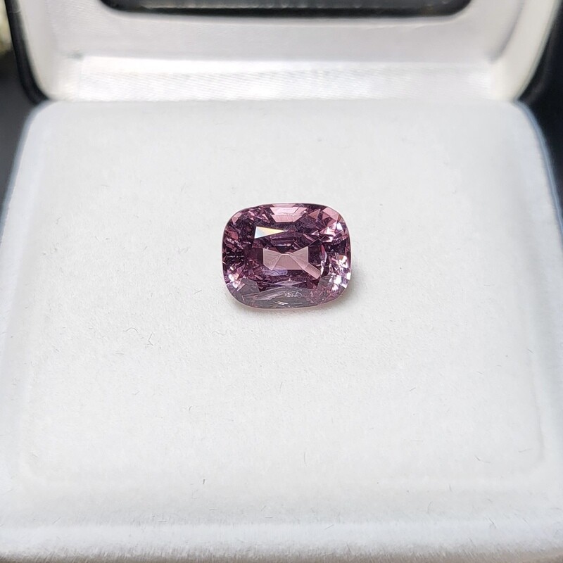 Spinel Cushion cut 5.06 ct