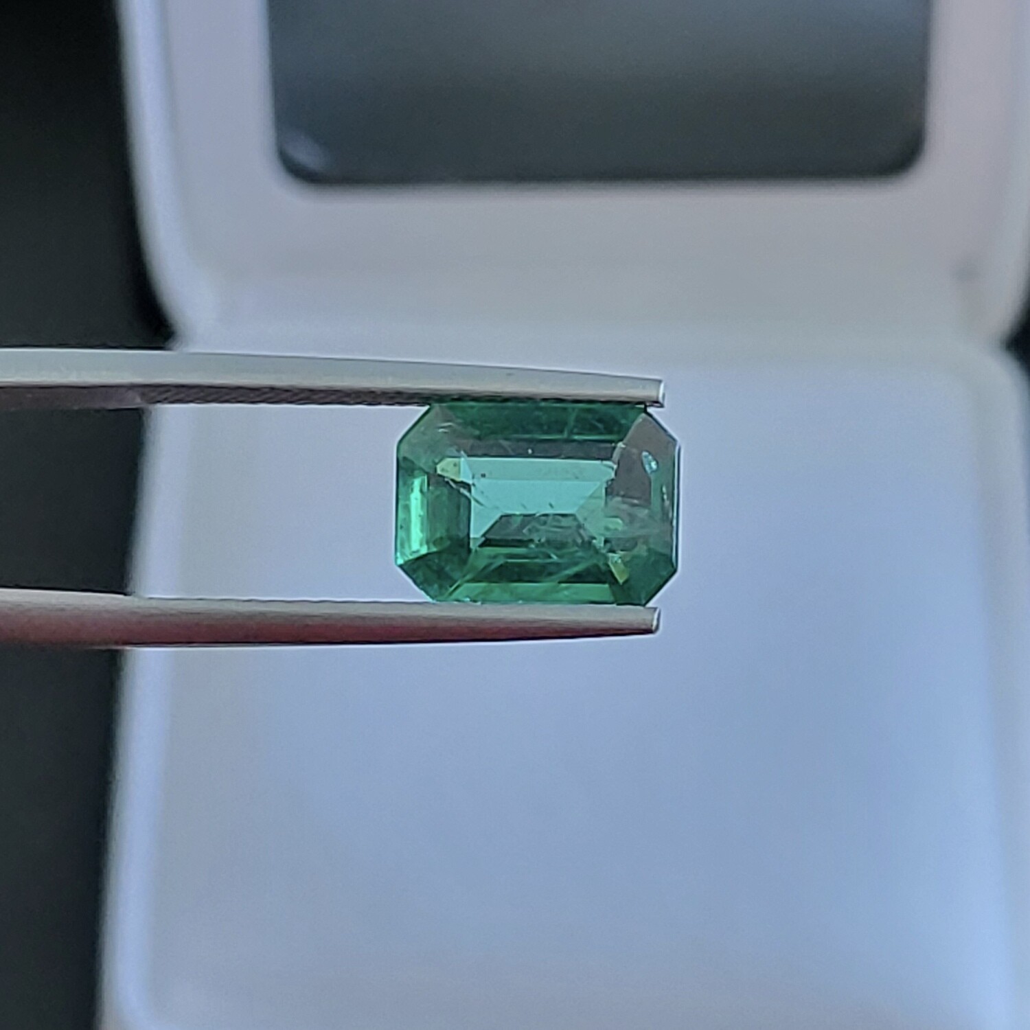 Emerald octagon cut 2.03 ct