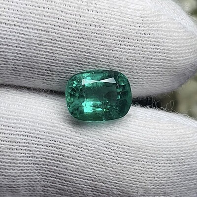 Emerald Cushion cut 3.52 ct