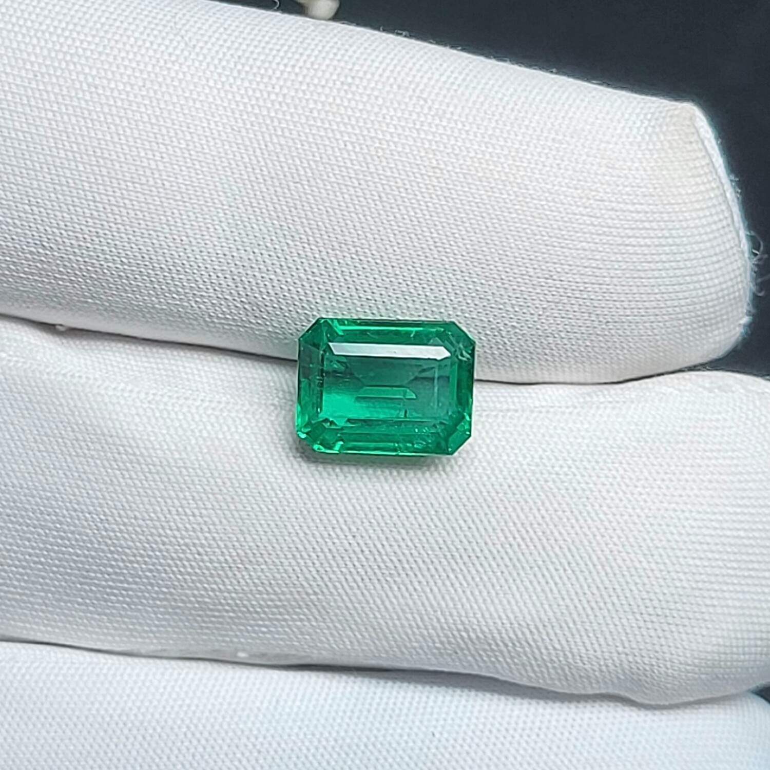 Emerald octagon cut 2.97 ct