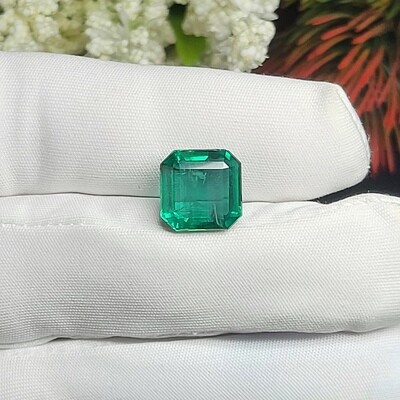 Sq.Emerald cut 7.49 ct